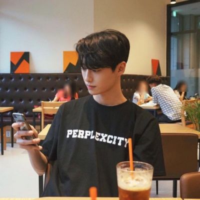 男生头像简单干净成熟稳重