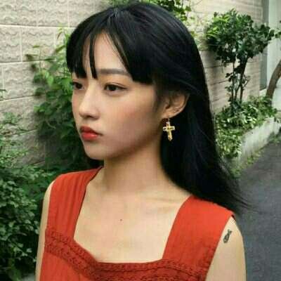 2023最新款头像女红色