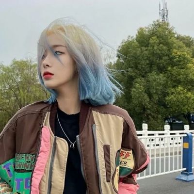 跨年女头像真人拿仙女棒不露脸