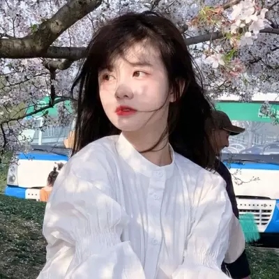 女士微信头像招财好运属蛇