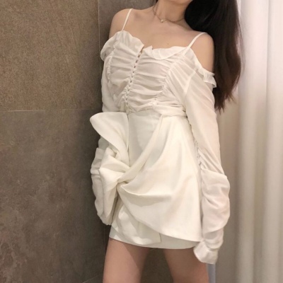 部位女头像锁骨露肩