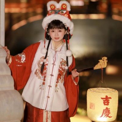 2023年的新头像女生红色