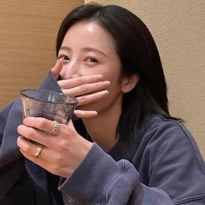 头像简约干净女生可爱