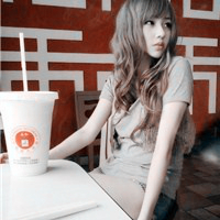 qq头像女生红色衣服的