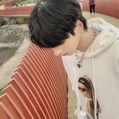 男生头像真人帅气有腹肌