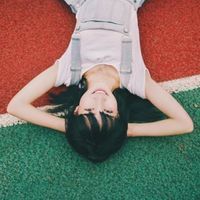 侧脸头像女干净