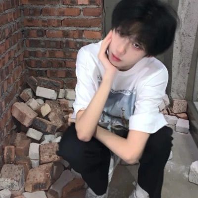 水墨头像简单干净