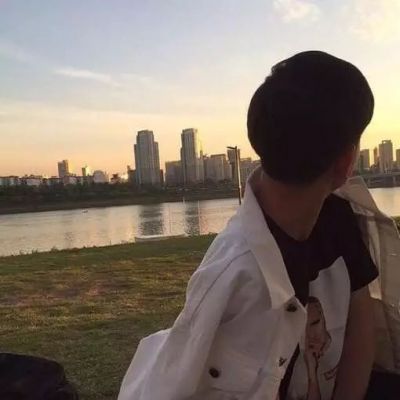 成熟稳重的男人头像图片 男生