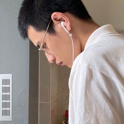 小众头像干净高级质感男