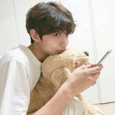 ins男头像简约干净文艺