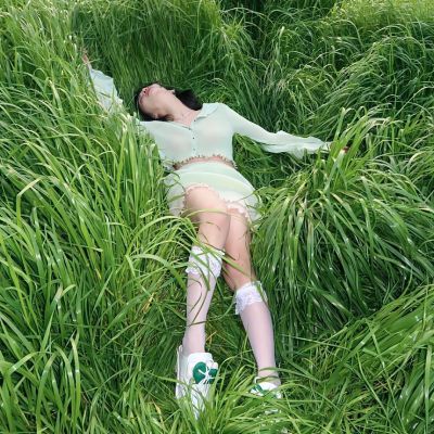 清新绿色森系女生头像