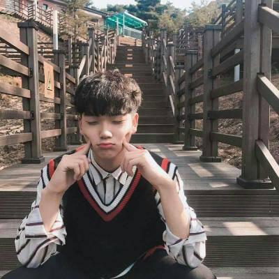 干净阳光帅气男生头像图片