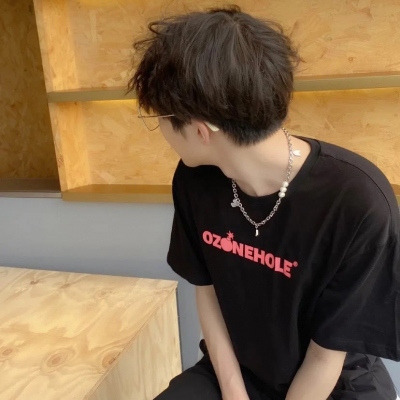 男生头像黑色系真人