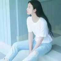 干净的头像女 白色