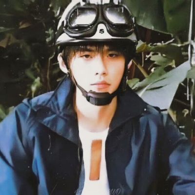 戴口罩帅哥头像图片真人