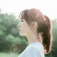干净的头像女 白色