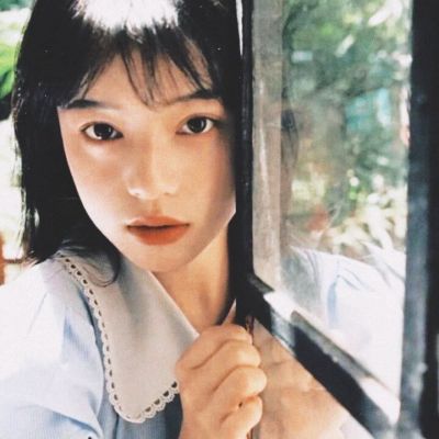 女生头像简单干净不露脸