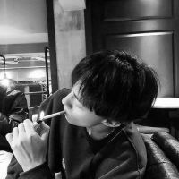 男生露脸头像干净高级质感