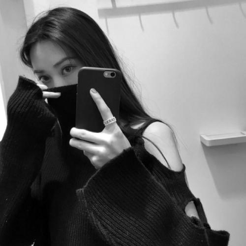头像黑色系女生