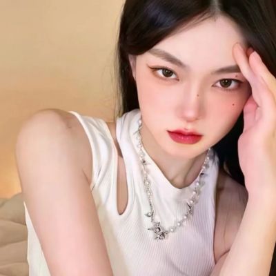 气质淡雅高贵女生头像