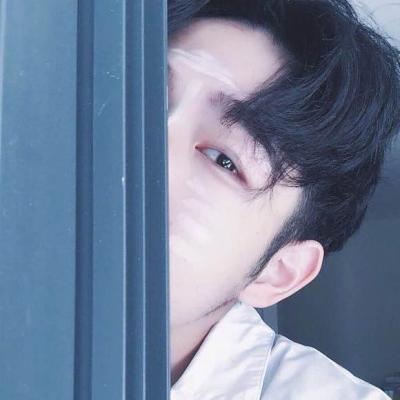 干净阳光帅气男生头像图片