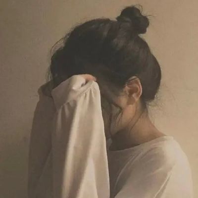 伤感头像女生丧哭真人挡脸