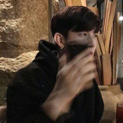 狼尾头像男生真人