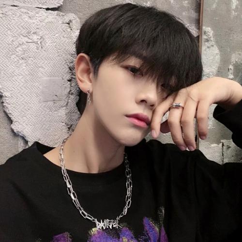 ins男头像简约干净